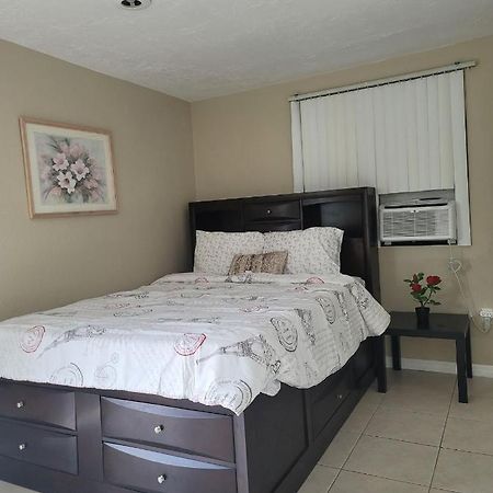 Entire Guesthouse 5 Mins To Siesta Key & Downtown Sarasota Zewnętrze zdjęcie