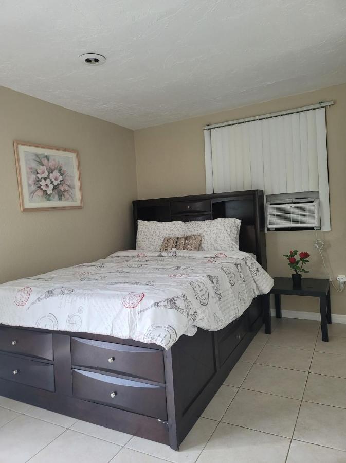 Entire Guesthouse 5 Mins To Siesta Key & Downtown Sarasota Zewnętrze zdjęcie