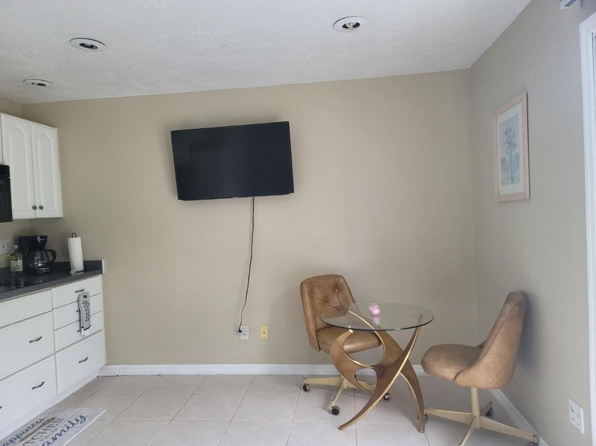 Entire Guesthouse 5 Mins To Siesta Key & Downtown Sarasota Zewnętrze zdjęcie