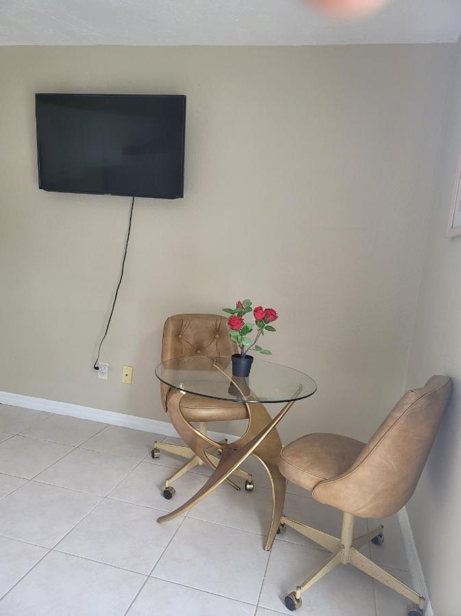 Entire Guesthouse 5 Mins To Siesta Key & Downtown Sarasota Zewnętrze zdjęcie