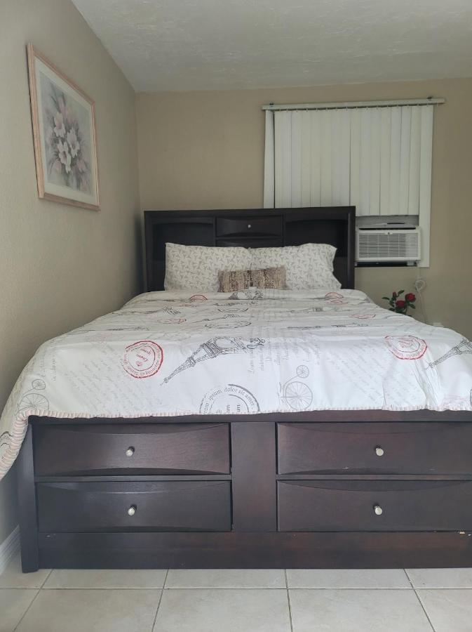 Entire Guesthouse 5 Mins To Siesta Key & Downtown Sarasota Zewnętrze zdjęcie